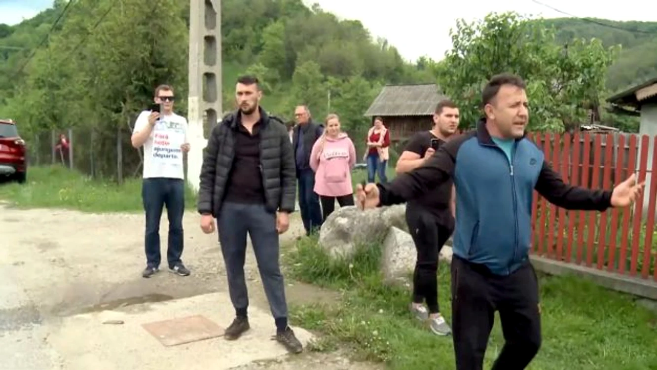 Valentin Grigoroiu, primul din dreapta, în timpul protestului împotriva lui Liviu Dragnea FOTO: arhiva personală