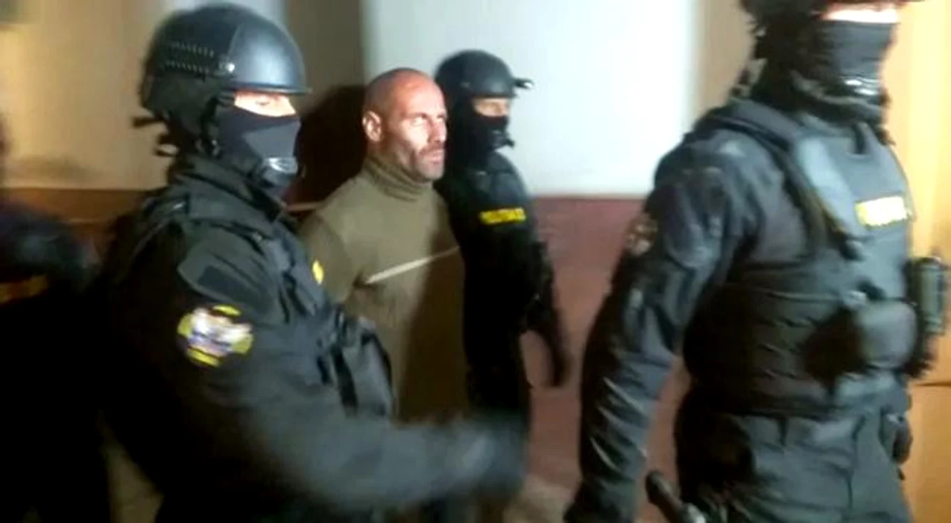 
    Criminalul din Timiș a fost prins de polițiști în apropiere de casăfoto:tion.ro  