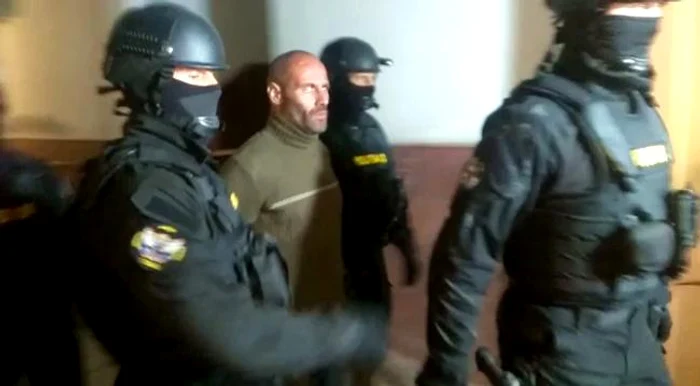 Criminalul din Timiș a fost prins de polițiști în apropiere de casăfoto:tion.ro