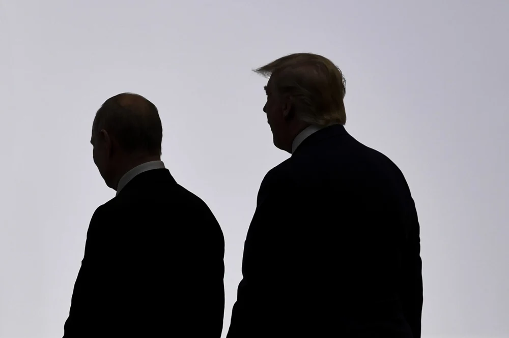 Un om de afaceri rus vrea să cuprindă într-un parfum „Spiritul de la Anchorage" între Putin şi Trump