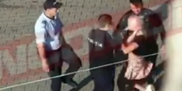 jandarm batut de o femeie mizil foto captura ziarulincomod.ro