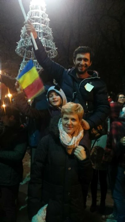 Dragoş Bucur şi Dana Nălbaru şi-au luat fetiţa la votFoto: Arhiva personală