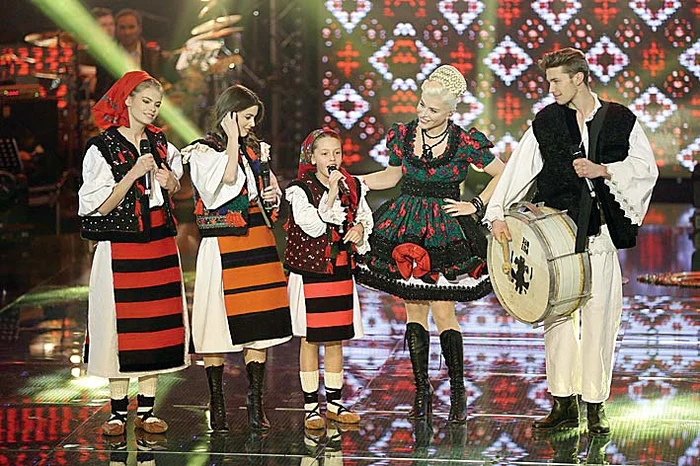 Locul 3: Loredana a cântat  alături de familia numeroasă a Mariei Hojda