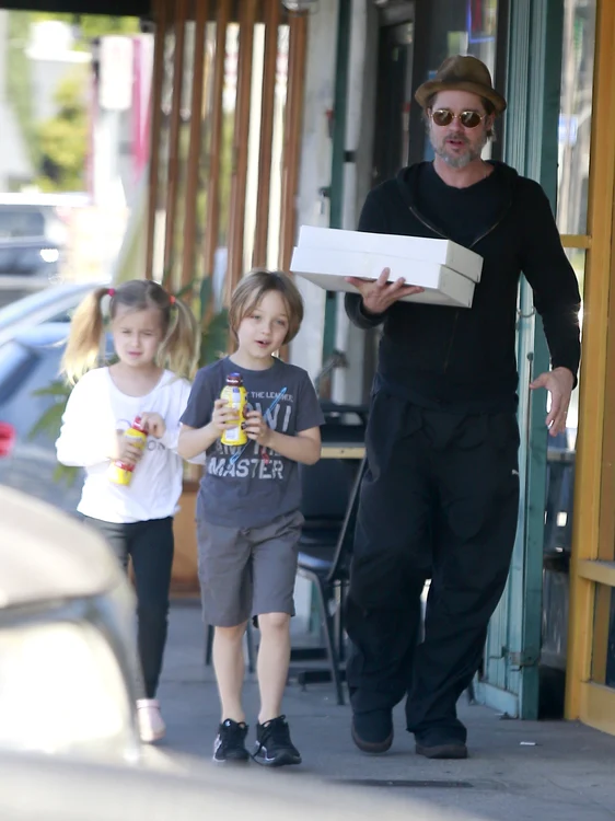 brad pitt hepta 2010784 jpg jpeg