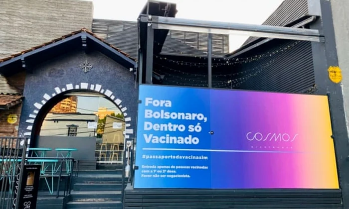 Barurile din Brazilia interzic în incinta lor nevaccinaţii lui Bolsonaro FOTO via The Guardian