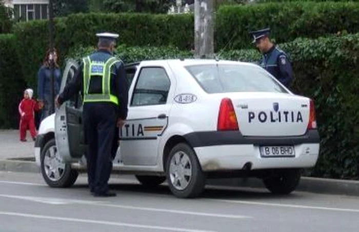 Suceava: Minori cercetaţi pentru că au furat cornuri şi lapte