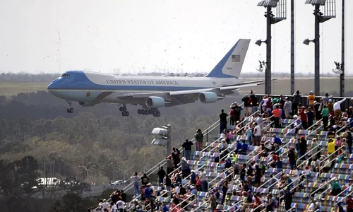 VIDEO / Donald Trump, intrare spectaculoasă pe circuitul de la Daytona jpeg