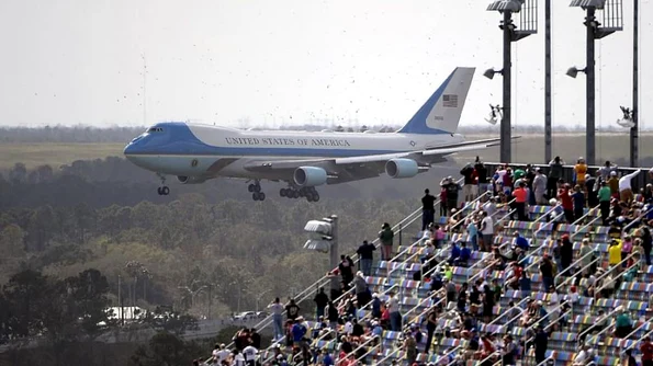 VIDEO / Donald Trump, intrare spectaculoasă pe circuitul de la Daytona jpeg