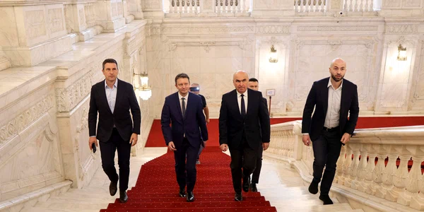 Sosirea premierului desemnat, Siegfried Mureșan, in Parlamentul Romaniei, in Bucuresti 18 septembrie 2026.