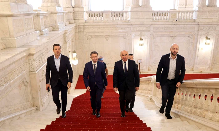 Sosirea premierului desemnat, Siegfried Mureșan, in Parlamentul Romaniei, in Bucuresti 18 septembrie 2026.