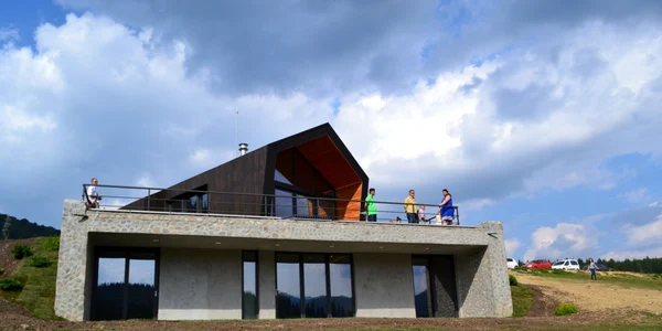 Casele viitorului sunt ecologice şi construite într-un decor superb. FOTOSimona Suciu