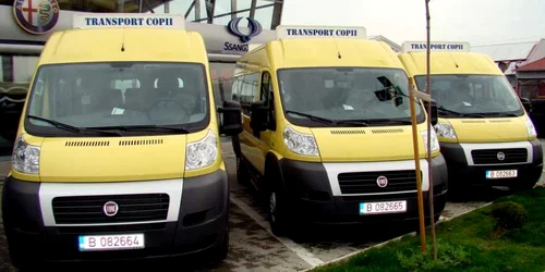 Microbuzele şcolare au o capacitate de 16 locuri