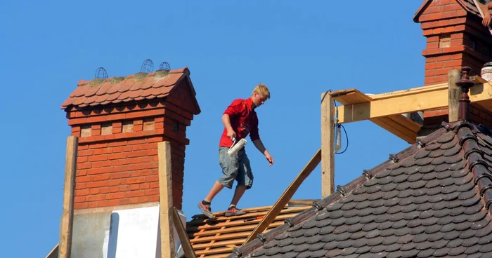Echilibriştii lucrează la reabilitarea Curţii Domneşti