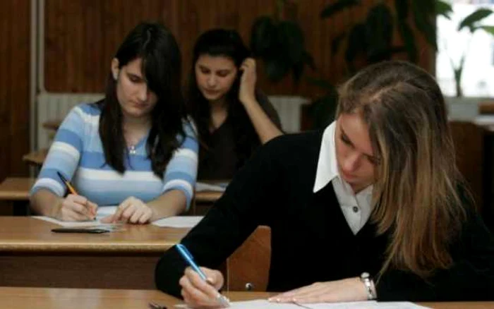 Liceenii din clasele terminale îşi vor putea evalua cunoştinţele pentru adevăratul bacalaureat. Foto:Adevărul