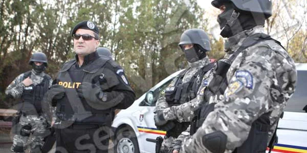 Mascaţii efectuează percheziţii chiar în acest moment