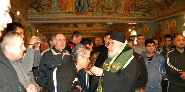 În vizită în Penitenciar (sursa foto: Episcopia Tulcii)