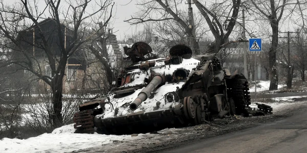 Tanc ucrainean T 64 distrus in Lugansk Razboi in Ucraina FOTO Profimedia jpg
