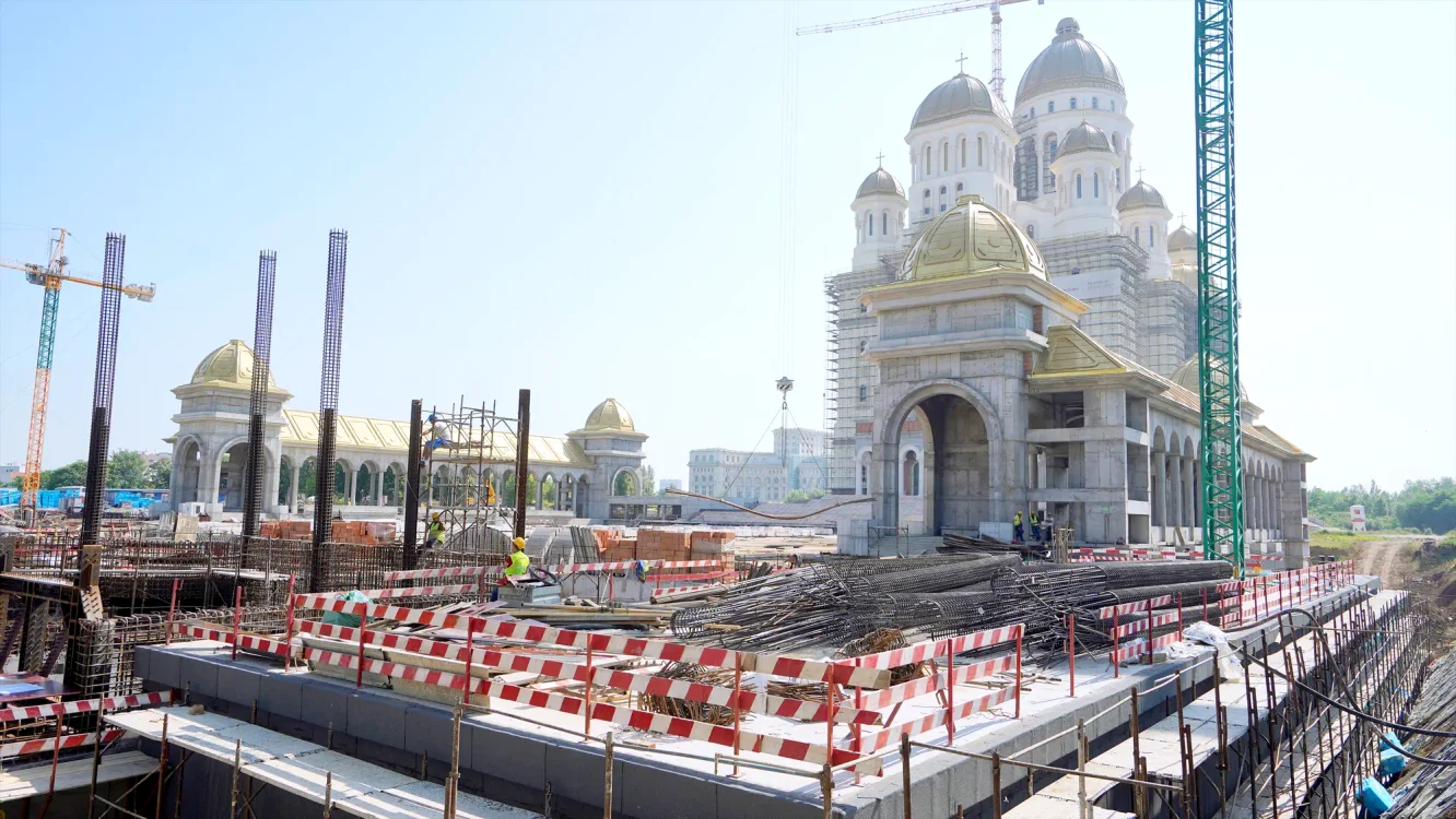 Curtea Catedralei Neamului