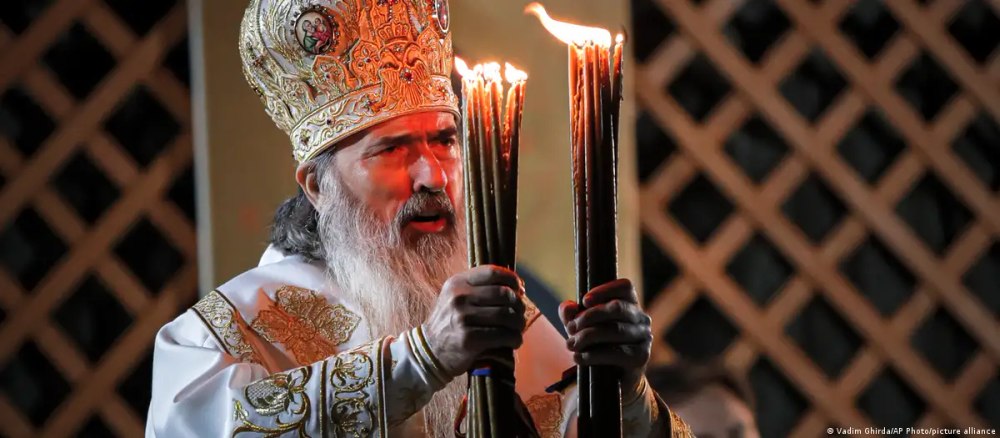 Miza scandalului din BOR: mutarea azimutului spre Est
