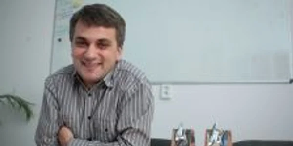 Sebastian Presecan, împreună cu cele două trofee obţinute la Londra