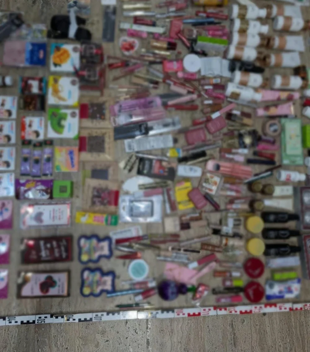 Două suspecte de furt și un urmărit internațional, identificați în Cluj după ce au trecut pe roşu la un semafor