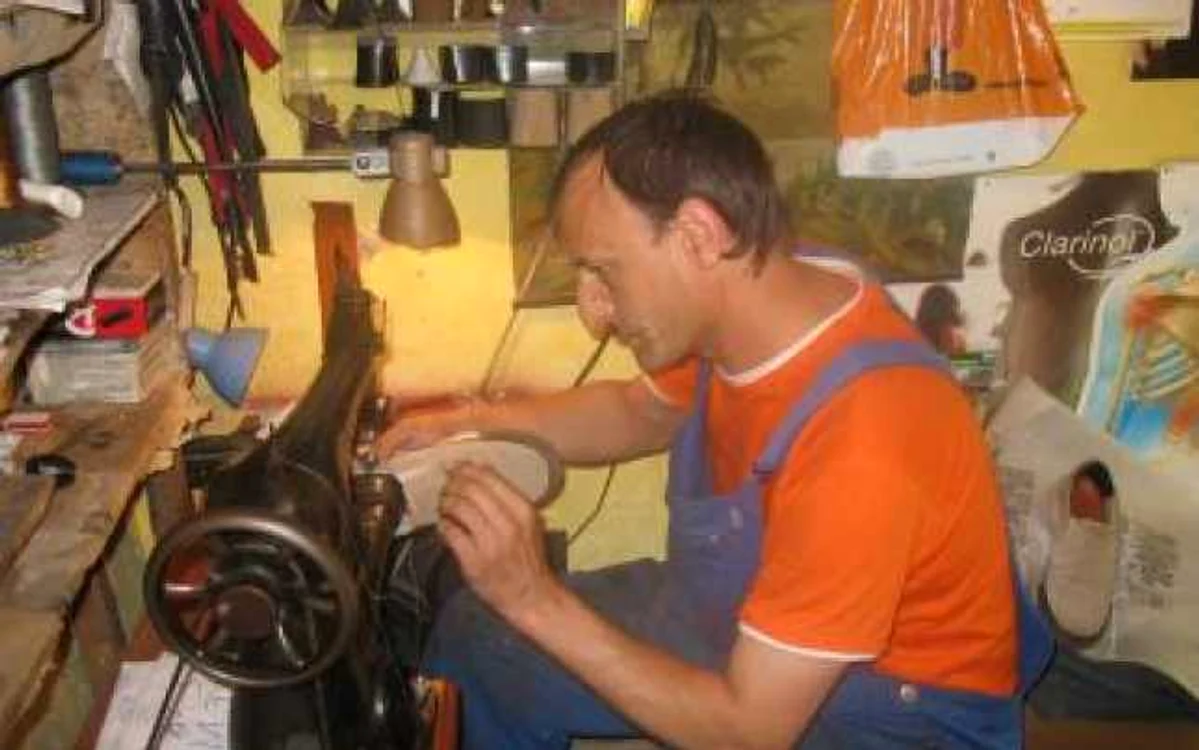 Bistriţa : Portret/ Leonuţ Oprea pune pingele  de 25 de ani