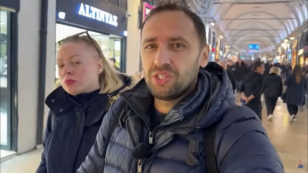 Locul cu haine de lux contrafăcute. „Aici vin vedetele din România pentru a-și face cumpărăturile. Louis Vuitton costă cât un sandviș”