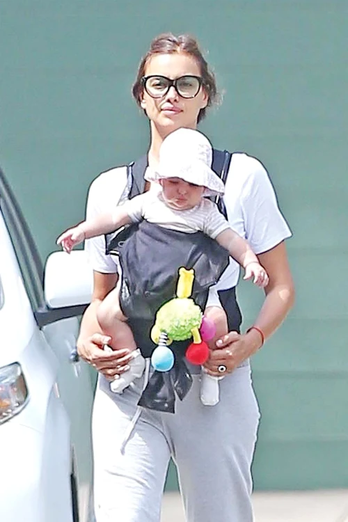 Irina Shayk: 31 de ani, a născut la 21 martie 2017, locul naşterii: Los Angeles
