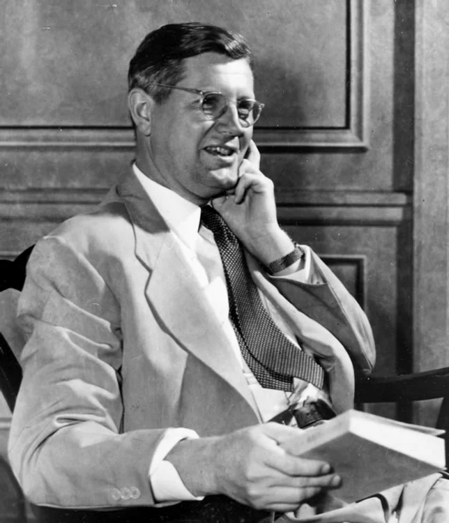 Diplomatul și-a pus capăt zilelor pe 4 aprilie 1957