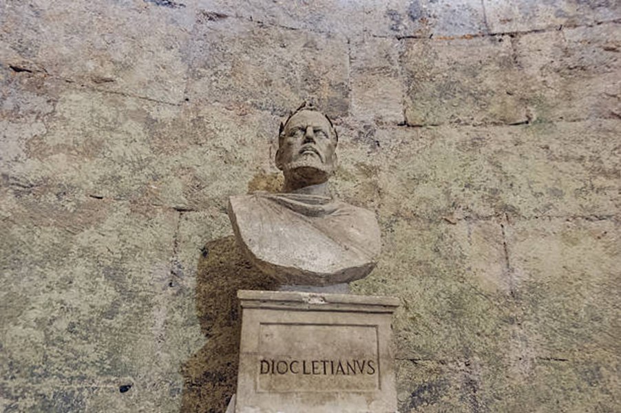 A renunțat la tron pentru a cultiva varză. Povestea neobișnuită a împăratului roman Dioclețian