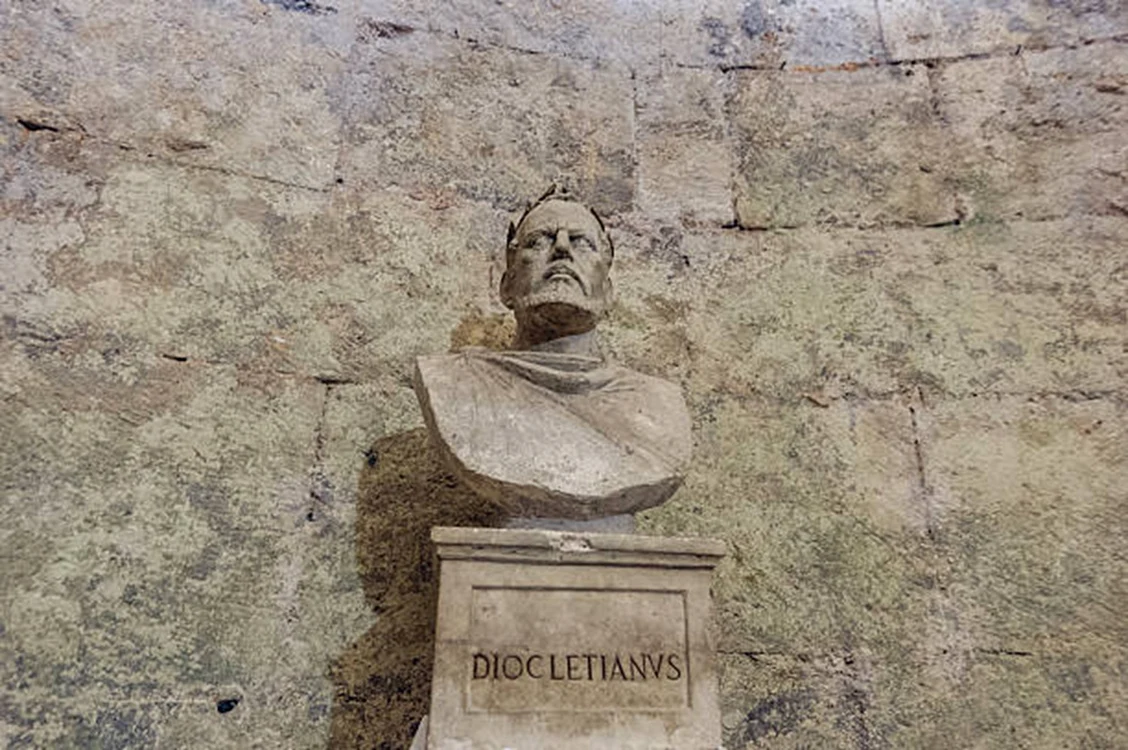 Dioclețian s-a retras din funcție
