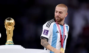 Papu Gomez Argentina trofeu Cupa Mondiala  Foto Gettyimages jpg