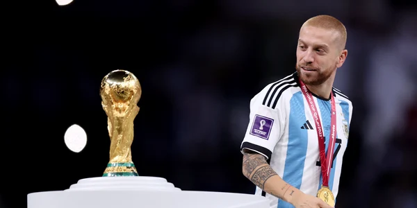 Papu Gomez Argentina trofeu Cupa Mondiala  Foto Gettyimages jpg