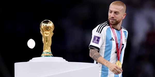 Papu Gomez Argentina trofeu Cupa Mondiala  Foto Gettyimages jpg