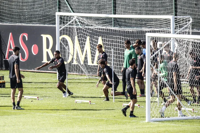 
    Echipele lui AS Roma se pregătesc în baza de la TrigoriaFoto: EPA-EFE  