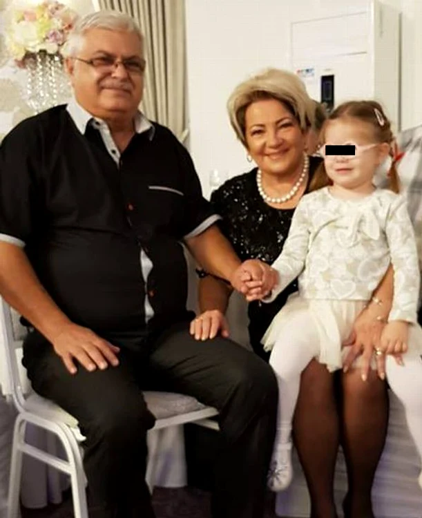 Liliana Savu şi soţul ei alături de nepoată 