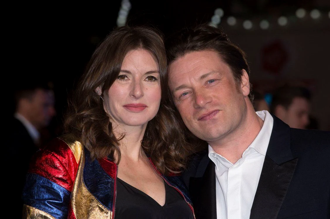 
    Jamie Oliver şi soţia  