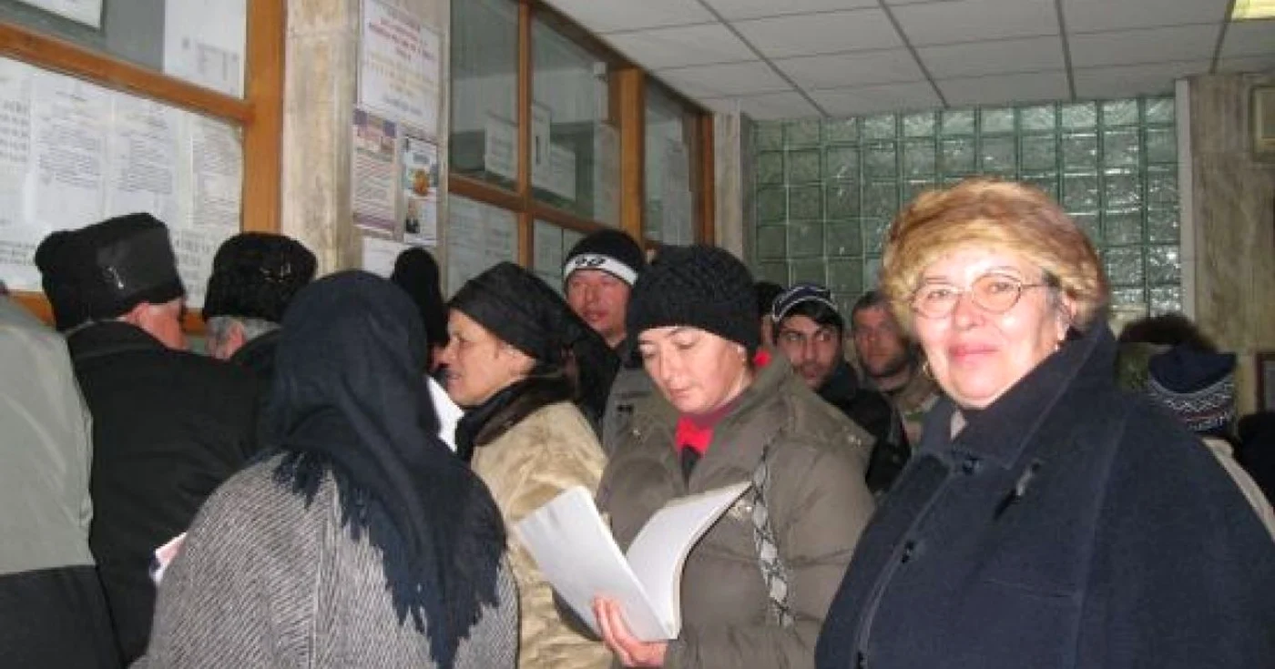 Bătrânii cu pensii mici nu ştiu că au prioritate la tratament