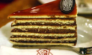 tort dobos cu crema de vanilie jpeg