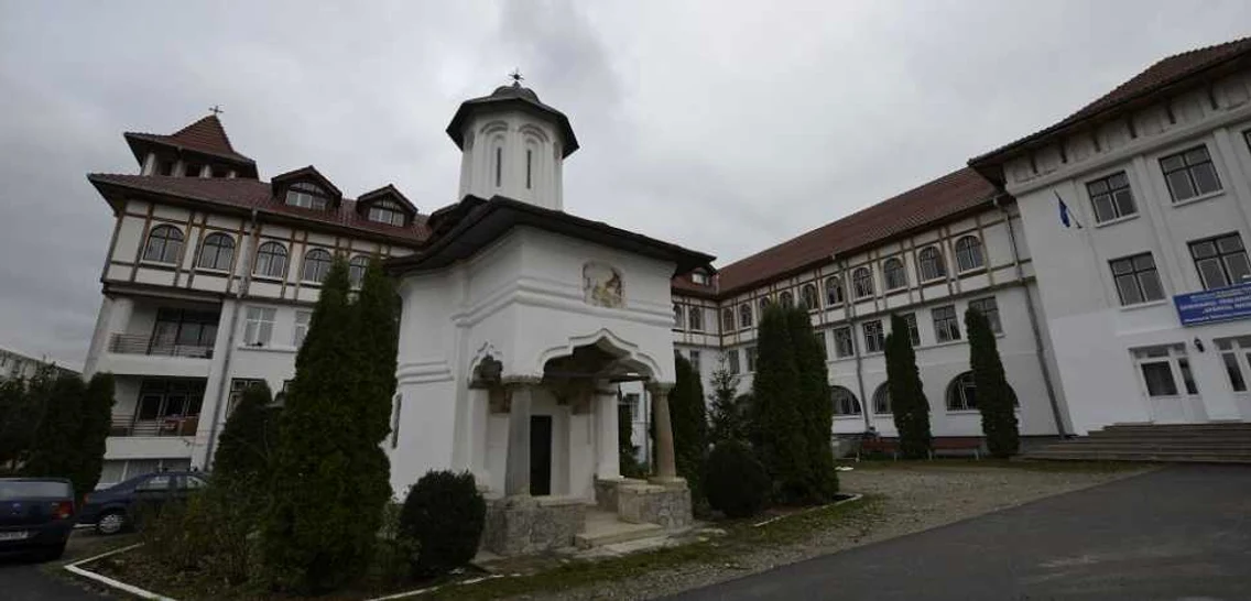 Biserica Schitului Inăteşti Vâlcea ale cărei chilii au fost spaţii pentru arest preventiv Foto ziaruldevalcea.ro