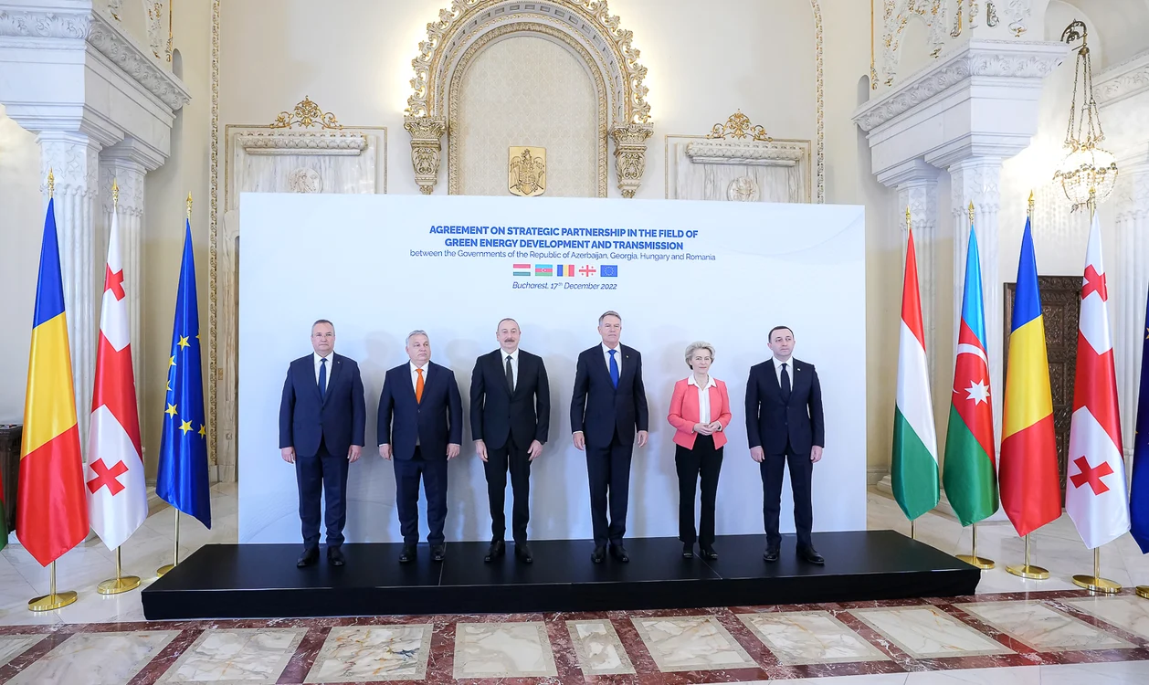 Acordul prevede construcţia unui cablu submarin de transport al energiei electrice. Foto: Presidency