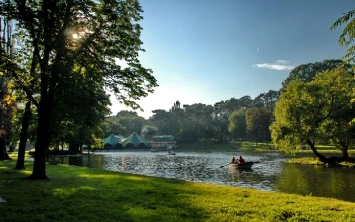 Parcul Nicolae Romanescu se întinde pe o suprafaţa de 90 de hectare