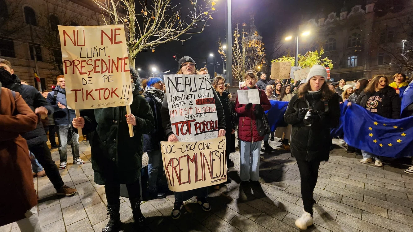Fotografie surprinsă în timpul unui protest de la Cluj. FOTO: Adevărul