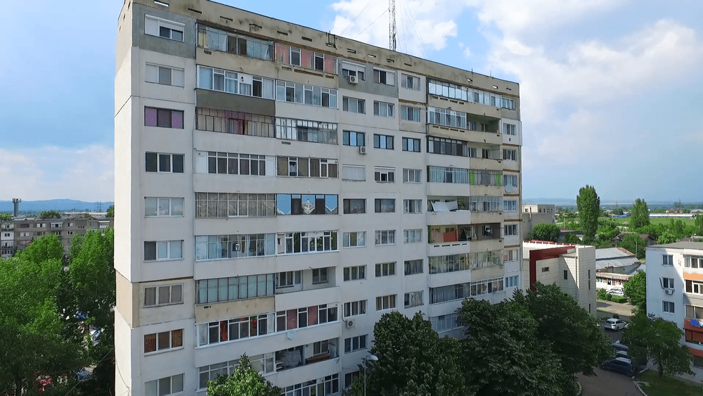 Cel mai șubred bloc-turn din România, consolidat prin PNRR. Clădirea a rămas fără armătură