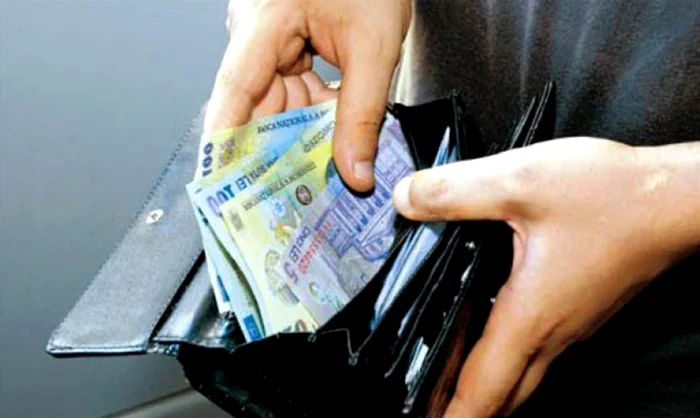 Bani în portofel. Foto cu caracter ilustrativ Pixabay