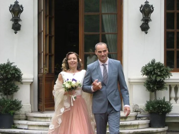 
    Roxana si Paul la cununia civila de la Sinaia  