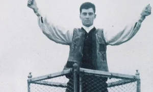 fenomenul petrache lupu minunile de la maglavit prin trunchiurile salciilor plangatoare erau bagate tevi subtiri cu apa 39658 jpg