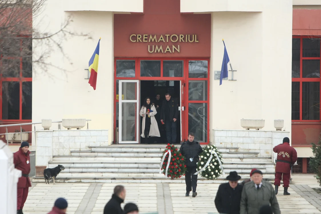 Sotia lui Nicolaescu la incinerare