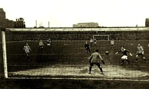 Frumoşii nebuni ai galeriilor de altădată jpeg