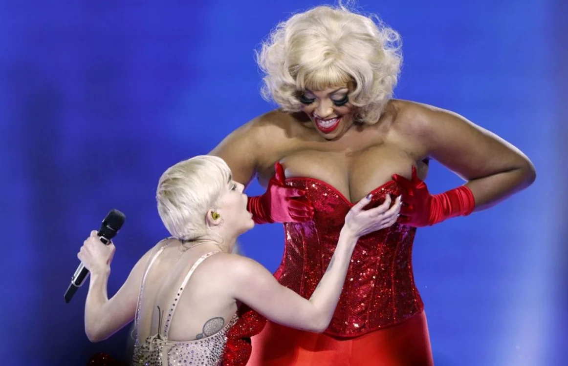 Miley Cyrus şochează cu fiecare apariţie, iar părinţii sunt nemulţumiţi de ceea ce promovează acum fosta vedetă Disney FOTO Reuters